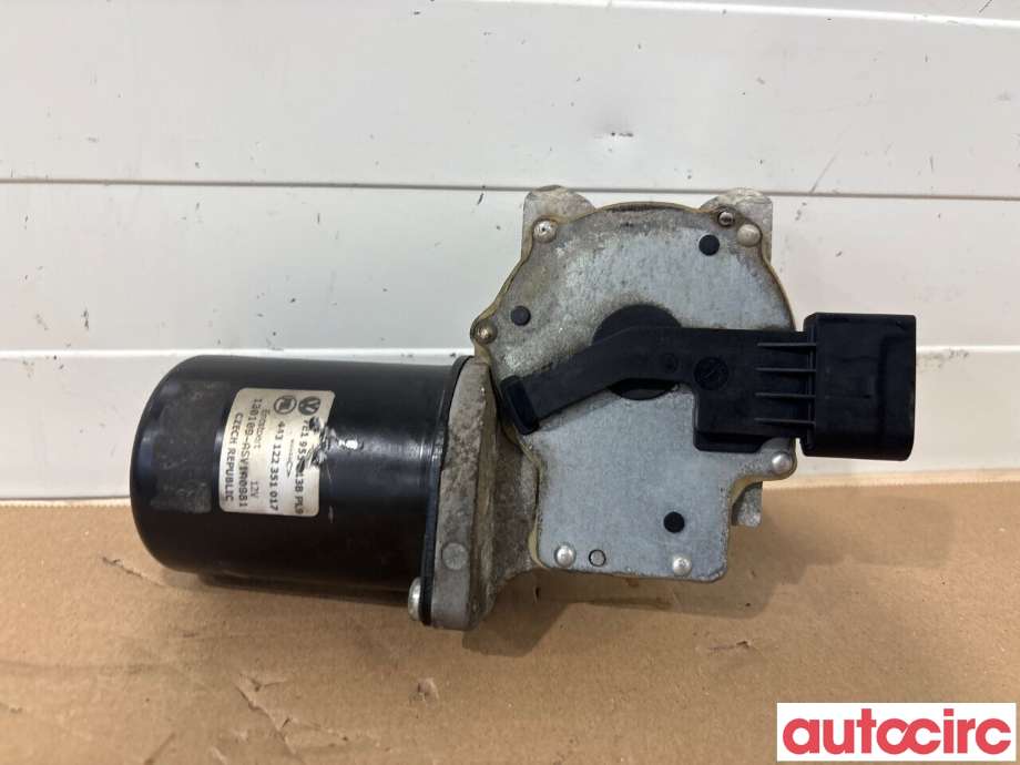 Viskermotor frontrute til VW Amarok 2010-2016 (Type I, Fase 1)  (VOLKSWAGEN|7E1955113B)