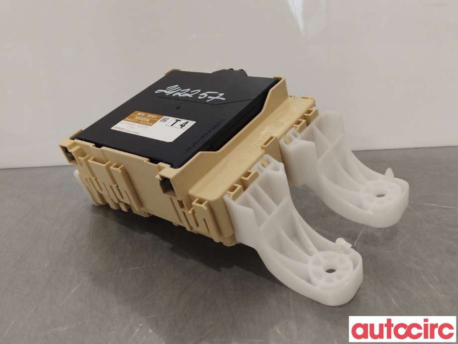 Sikringsboks til Toyota RAV4 2016-2019 (Type IV, Fase 2)  (TOYOTA|8273042811)