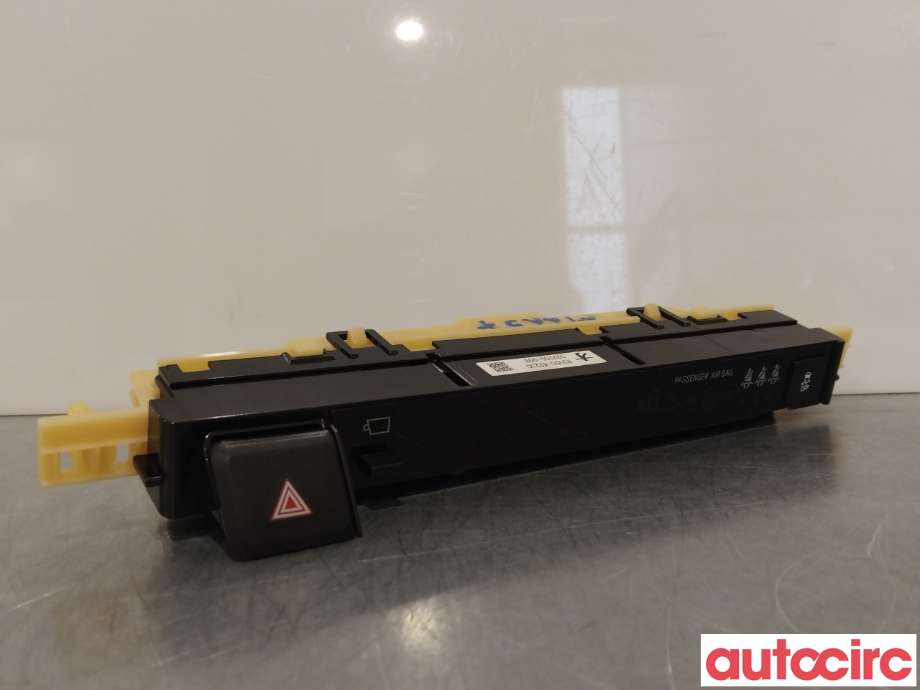 Bryter nødblink til Toyota RAV4 2016-2019 (Type IV, Fase 2)  (TOYOTA|8395042230)