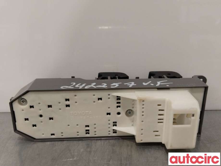 Bryter ruteheis til Toyota RAV4 2016-2019 (Type IV, Fase 2)  (TOYOTA|8482042210|)