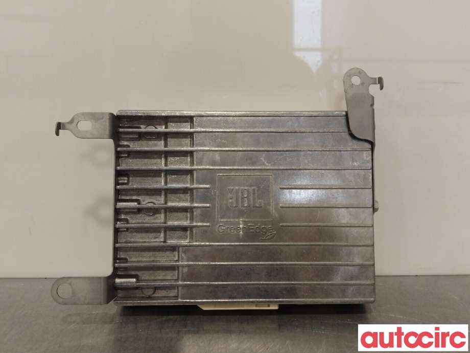 Bilstereo forsterker til Toyota RAV4 2016-2019 (Type IV, Fase 2)  (TOYOTA|8628042050)