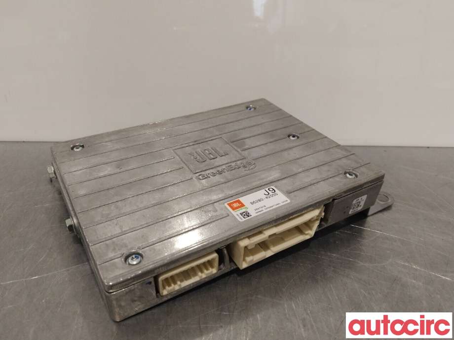 Bilstereo forsterker til Toyota RAV4 2016-2019 (Type IV, Fase 2)  (TOYOTA|8628042050)