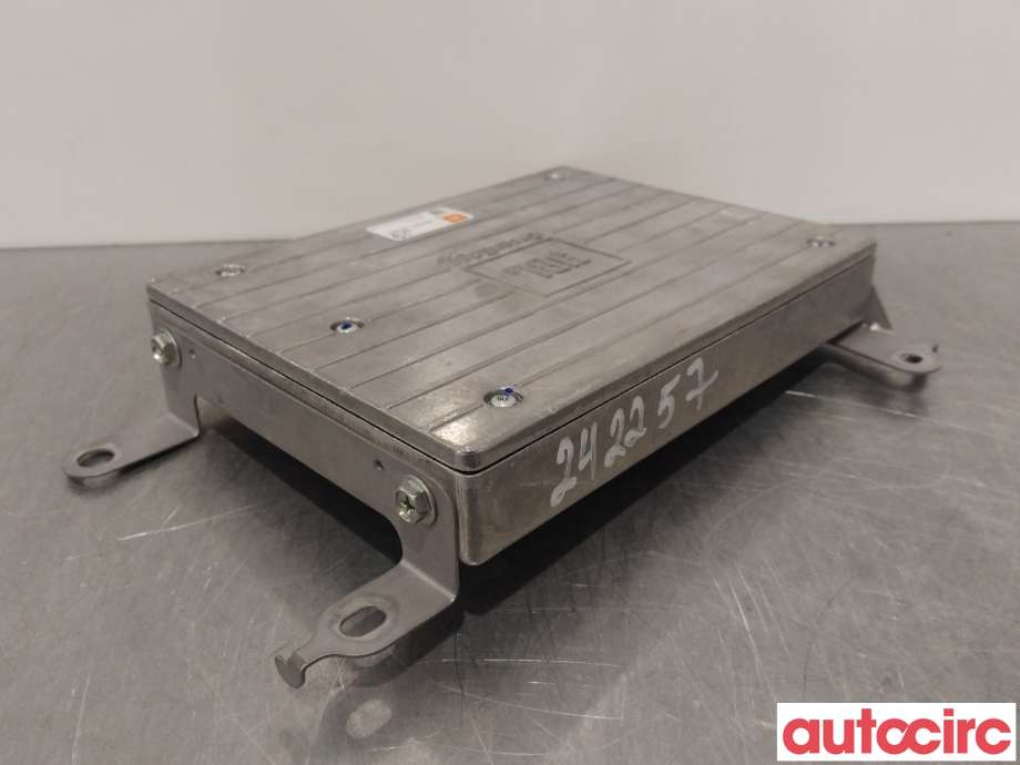 Bilstereo forsterker til Toyota RAV4 2016-2019 (Type IV, Fase 2)  (TOYOTA|8628042050)