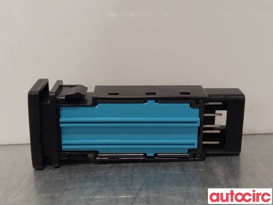 Bryter rutevarme til Toyota RAV4 2016-2019 (Type IV, Fase 2)  (TOYOTA|8479448021|)