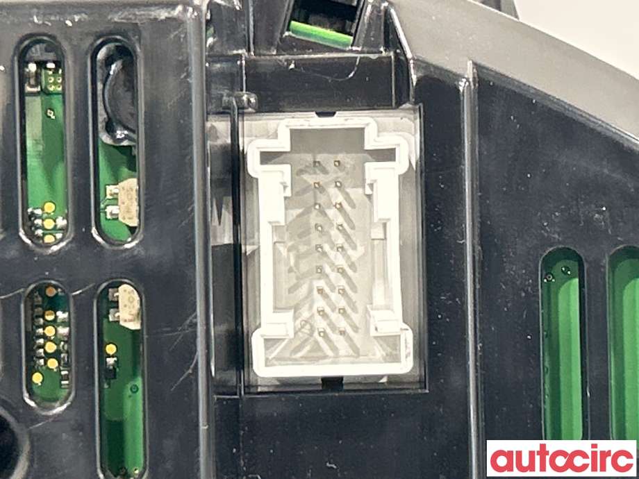Instrumentpanel til Mercedes C-Klasse 2011-2014 (Fase 2) (W204) (W204) (MERCEDES|A2049008507|A2049003107)