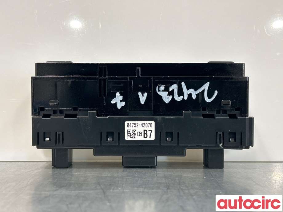 Bryter setevarme til Toyota RAV4 2019-->> (Type V) (TOYOTA|8475242070)