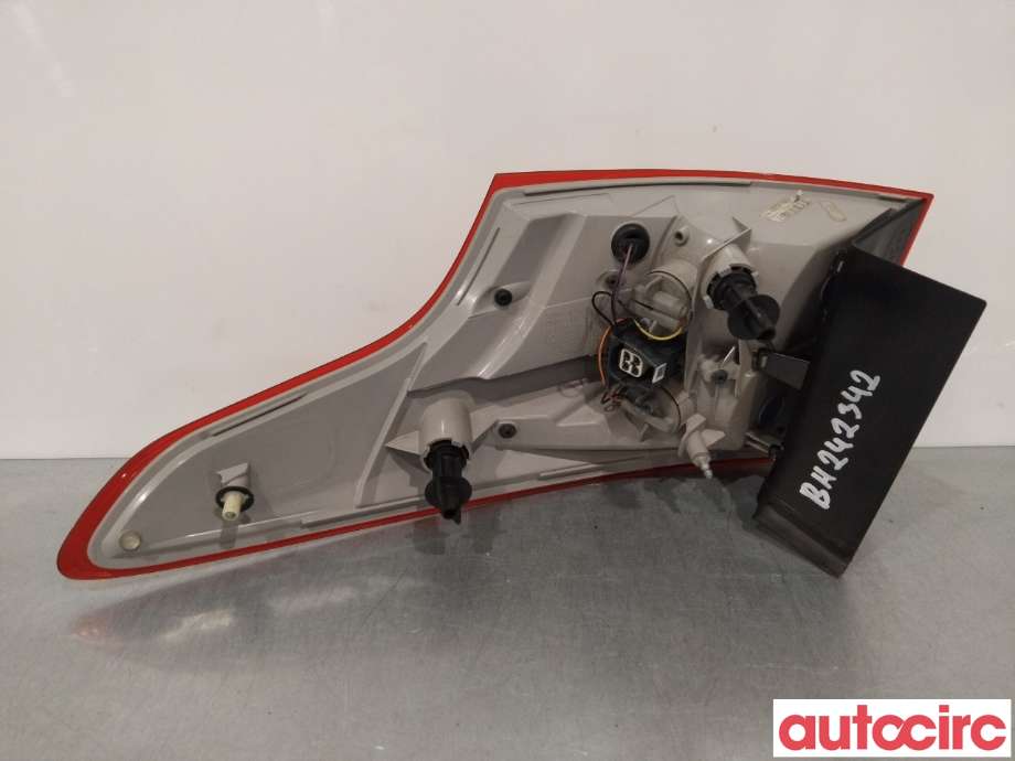 Baklykt venstre til Ford Focus 2014-2018 (Type III, Fase 2) (FORD|2033124|F1EB-13405-BE)