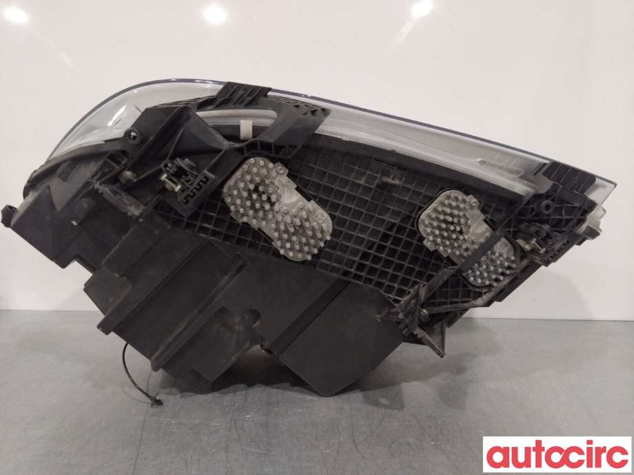 Frontlykt høyre xenon til BMW X5 2013-2018 (F15) (F15) (BMW|63117317102)