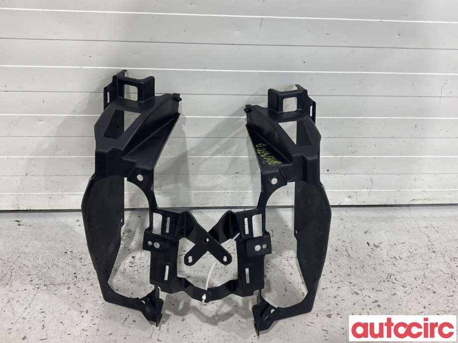 Støtfanger bak midtre del til Citroën DS5 2012-2017 (CITROEN|1606391880|)