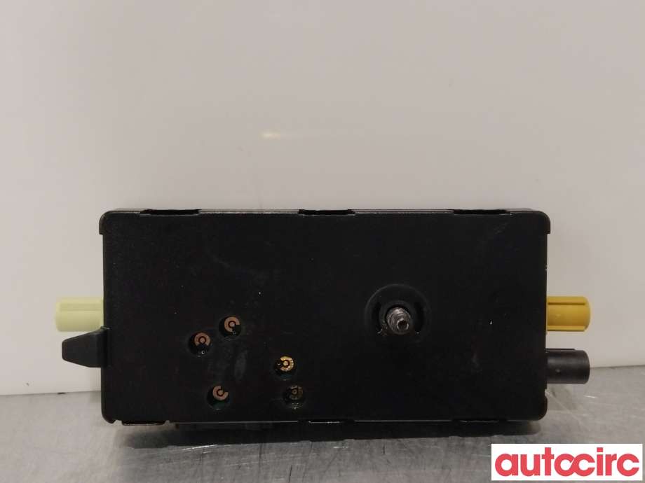 Antenne forsterker til BMW 5-Serie 2017-->> (G30/G31) (G30/G31) (BMW|65209384055|8735982)