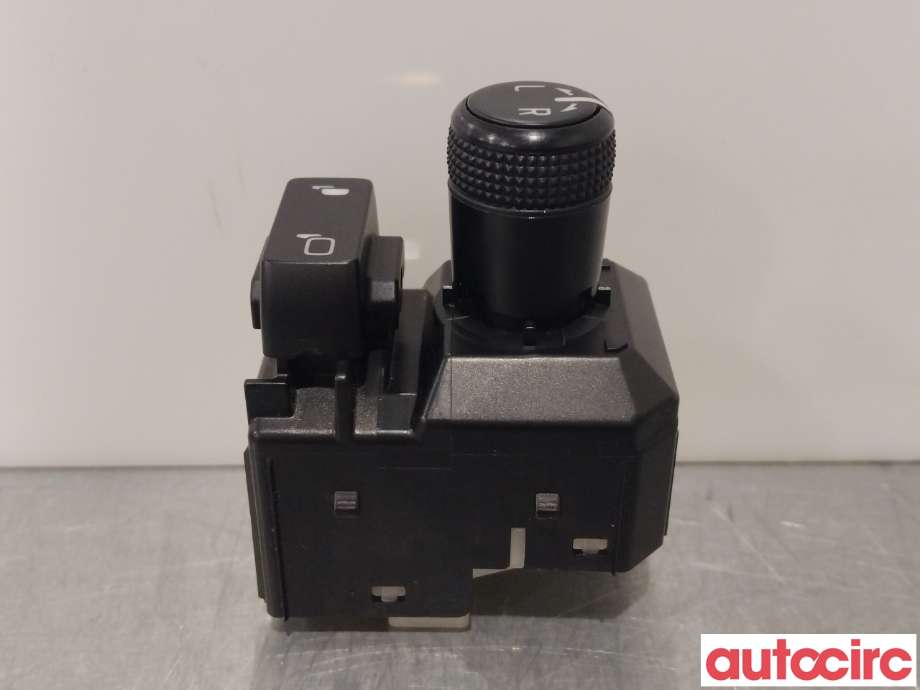 Bryter speil til Isuzu D-Max 2021-->> (Type III) (ISUZU|8983945281|)