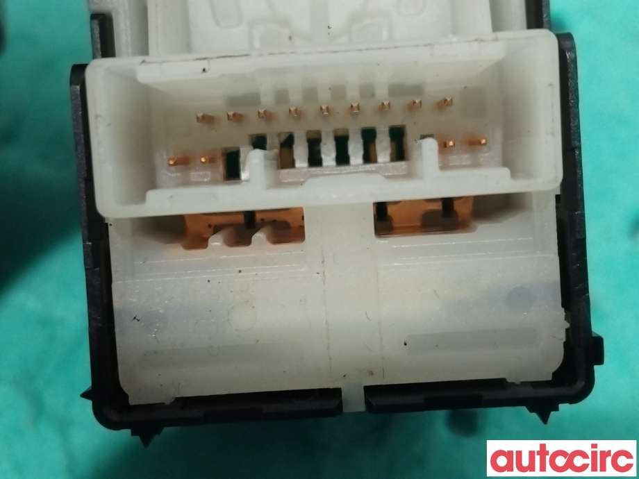 Bryter speil til Isuzu D-Max 2021-->> (Type III) (ISUZU|8983945281|)