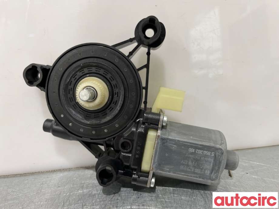 Ruteheis høyre foran til VW Golf VII 2012-2017 (Fase 1)  (VOLKSWAGEN|8W0959802|0130822716|5Q0959802B)