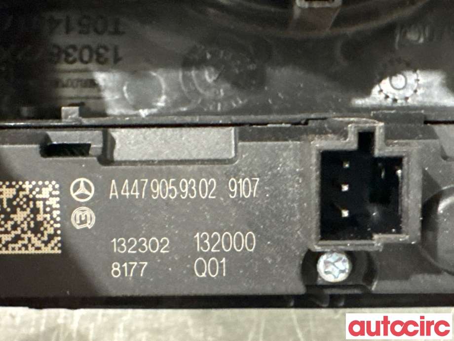 Bryter lys til Mercedes Vito 2014-->> (W447) (W447) (MERCEDES|A2469050250||A4479059302)