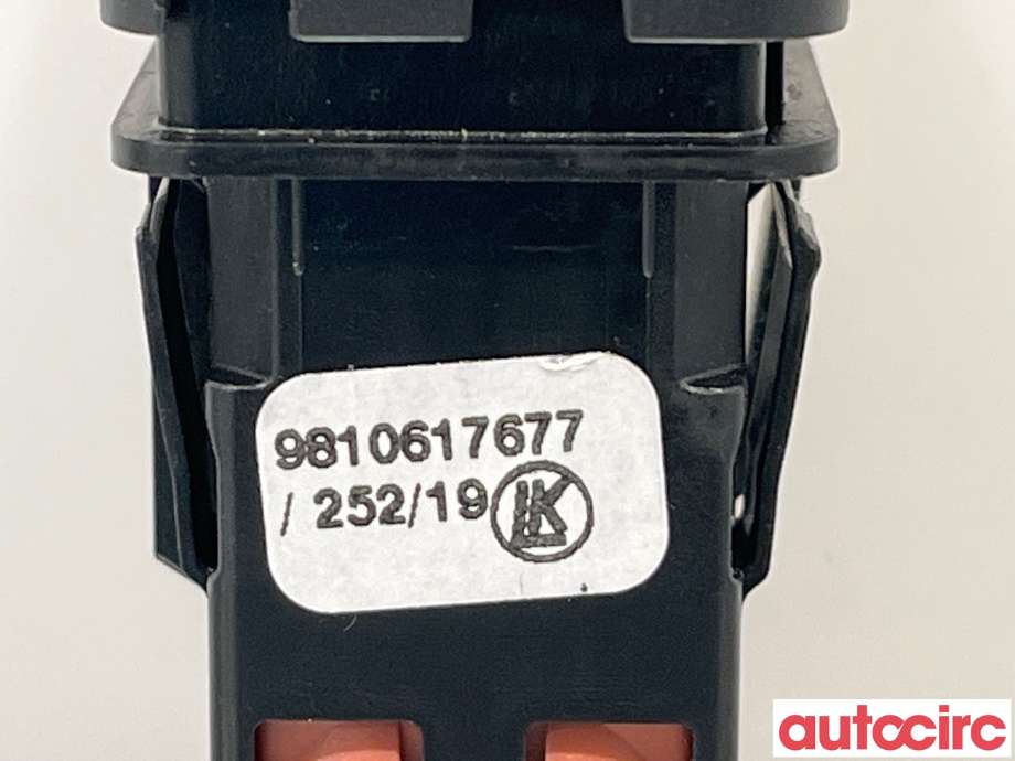Bryter baklukeåpner til Peugeot 3008 2016-->> (Type II) (PEUGEOT|98106176ZD|)