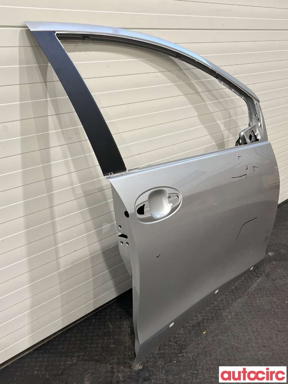 Dør høyre foran til Toyota Yaris 2014-2020 (Type III, Fase 2)  (TOYOTA|670010D510)