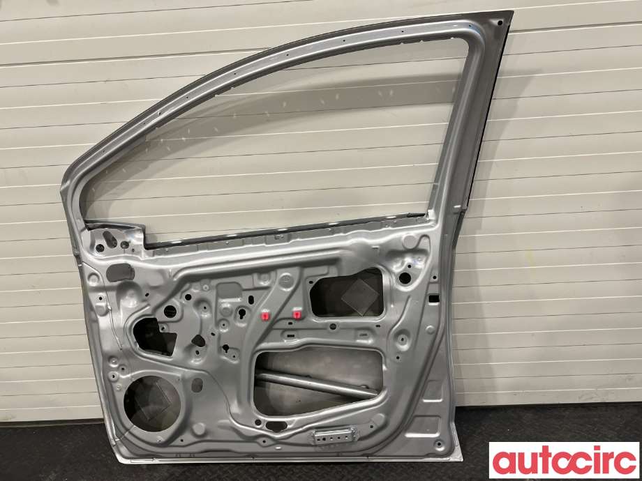Dør høyre foran til Toyota Yaris 2014-2020 (Type III, Fase 2)  (TOYOTA|670010D510)