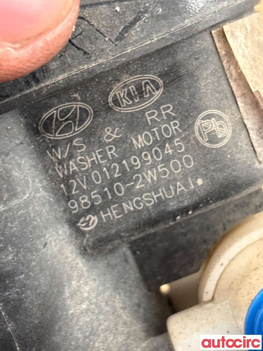 Spylerpumpe foran til Hyundai Tucson 2021-->>  (HYUNDAI|985102W500|98510-2W500)