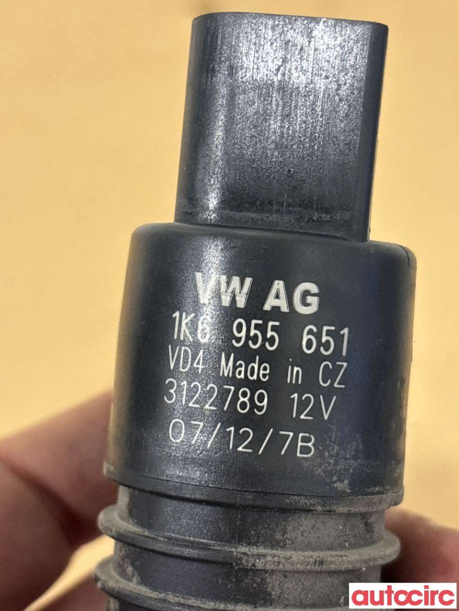 Spylerpumpe foran til VW Passat 2011-2015 (B7) (B7) (VOLKSWAGEN|1K6955651)