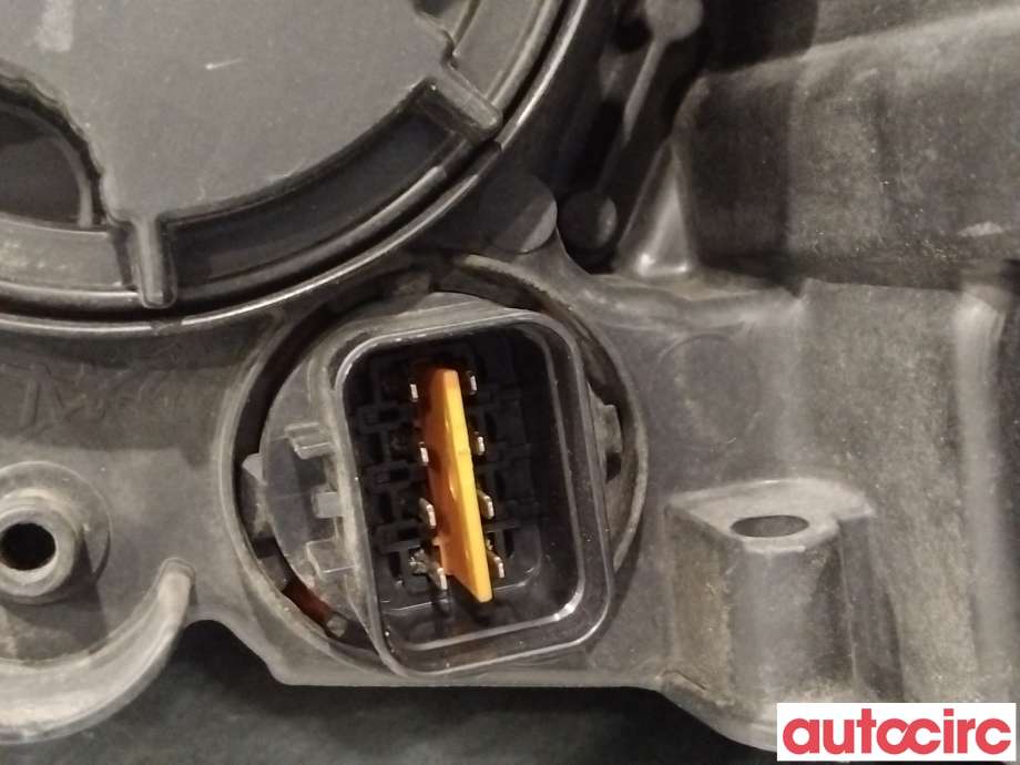 Frontlykt venstre halogen til SsangYong Tivoli 2016-->>  (SSANGYONG|8310135B00)