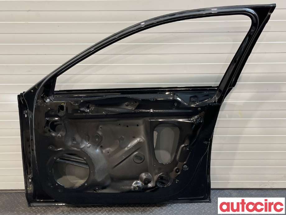 Dør høyre foran til Audi A4 2015-2019 (Type V, Fase 1) (B9) (B9) (AUDI|8W0831052D|8W0831052)