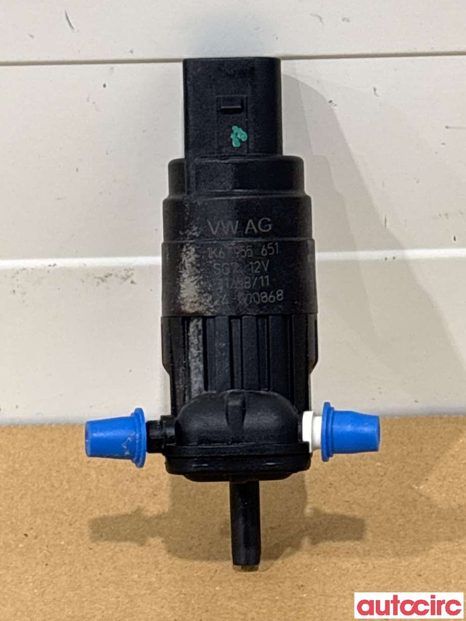 Spylerpumpe foran til VW Tiguan, 2011-2016 (Type I, Fase 2)  (VOLKSWAGEN|1K6955651)