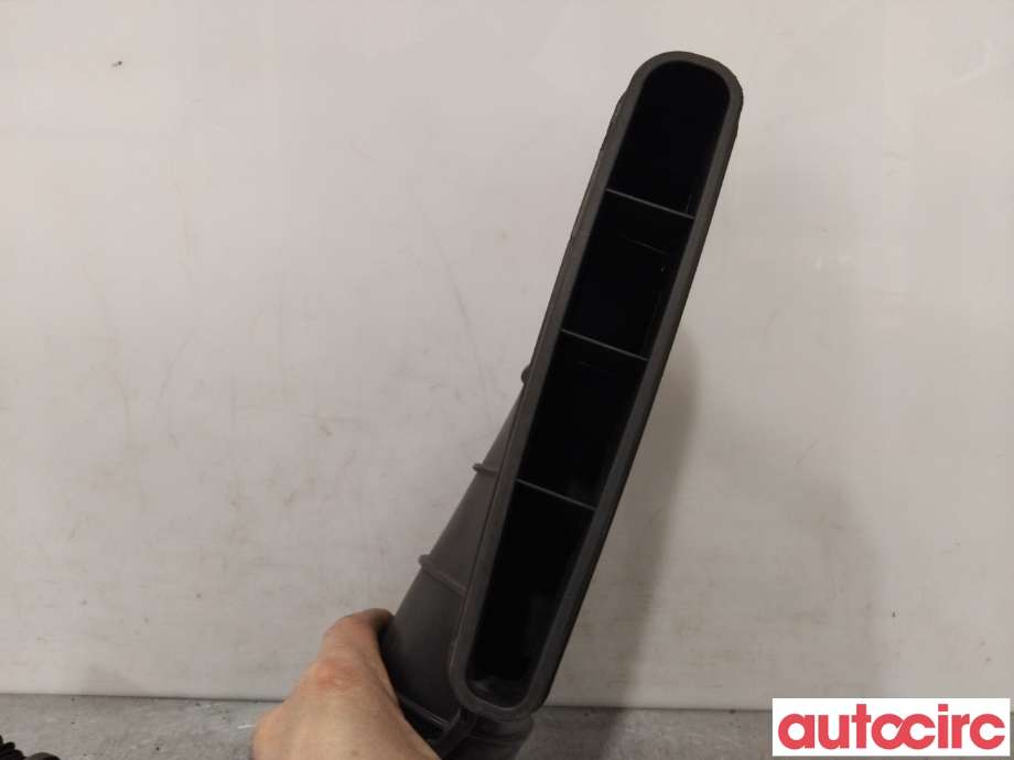 Luftslange innsug til BMW X5 2013-2018 (F15) (F15) (BMW|13718513245||13717812946)