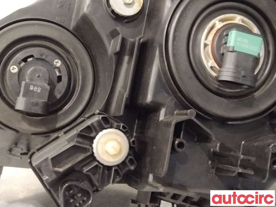 Frontlykt høyre halogen til Mazda 3 2009-2013 (Type II)  (MAZDA|BBP2510K0L|BBP2510K0J)