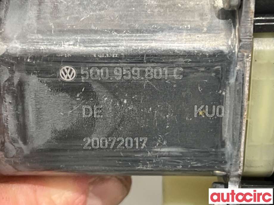 Ruteheis høyre foran til VW Golf Sportsvan 2014-2018  (VOLKSWAGEN|5Q0959801C|0130822077)