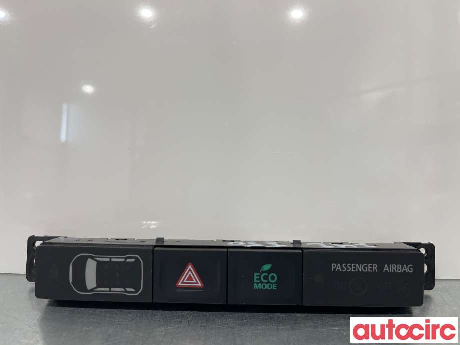 Bryter nødblink til Mitsubishi Outlander, 2015-->> (Type III, Fase 2)  (MITSUBISHI|8002B409)