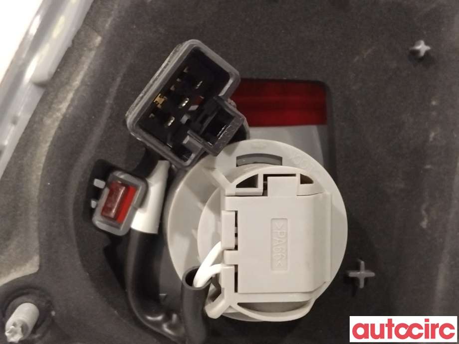 Baklykt venstre indre til Toyota Avensis 2009-2015 (Type III, Fase 1)  (TOYOTA|8159005140)