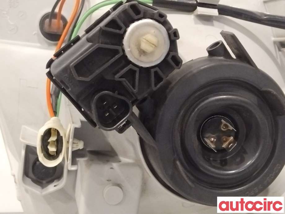 Frontlykt venstre halogen til Suzuki Grand Vitara 1998-2005 (Type II)  (SUZUKI|35320-50J20|35320-50J20-000)