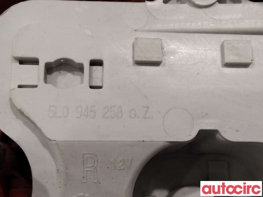 Baklykt høyre til Škoda Yeti 2009-2013 (Fase 1)  (SKODA|5L0945112|5L0945258)