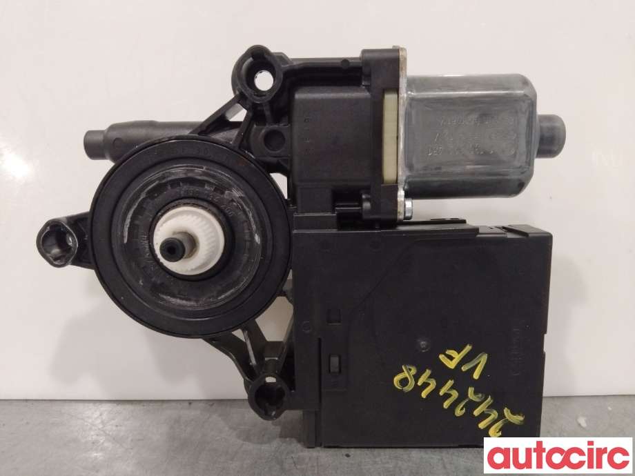 Ruteheis venstre foran til VW Passat 2011-2015 (B7) (B7) (VOLKSWAGEN|3AA959701A|0130822451)