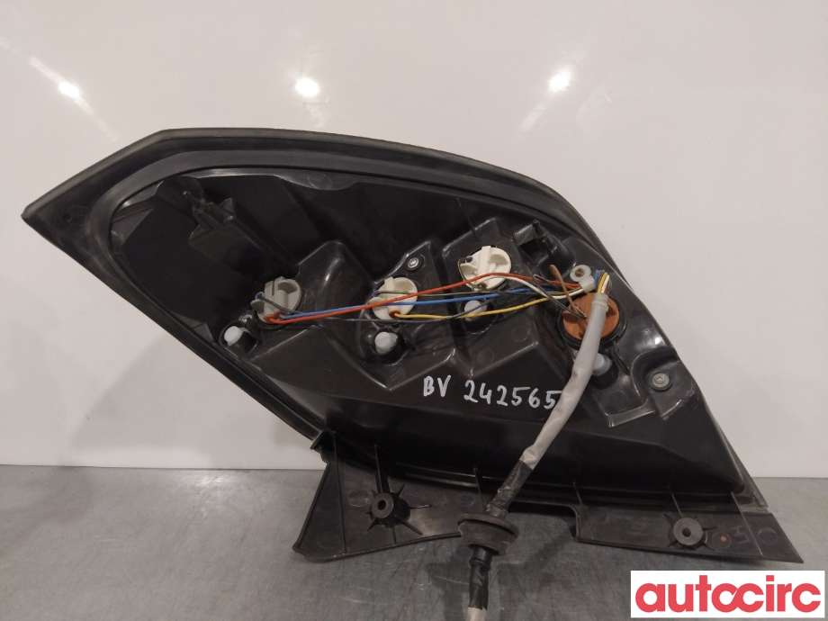 Baklykt venstre til Opel Antara 2007-2013  (OPEL|96673815)