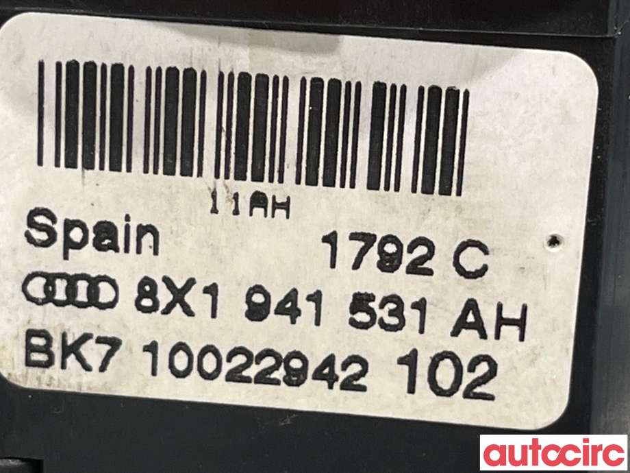 Bryter lys til Audi Q3 2011-2014 (Type I, Fase 1)  (AUDI|8X1941531AH)