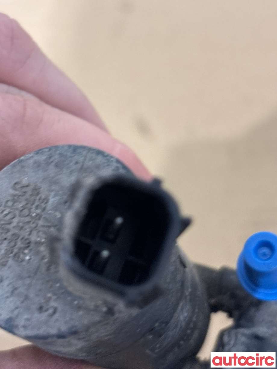Spylerpumpe foran til Volvo V70 2005-2007 (Type II, Fase 2)  (VOLVO|31349228|1S71-17K624-FE)