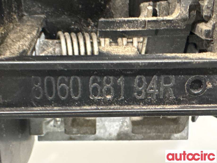 Dørhåndtak utv venstre foran til Opel Vivaro B 2014-2019 (OPEL|95518889||806068194R)