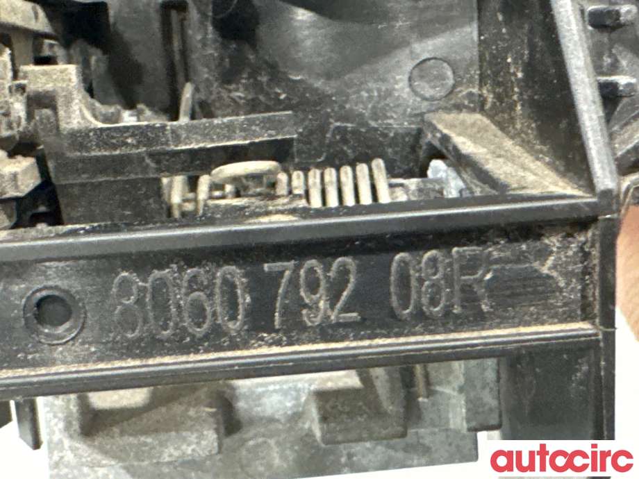 Dørhåndtak utv venstre foran til Opel Vivaro B 2014-2019  (OPEL|95518889||806079208R)