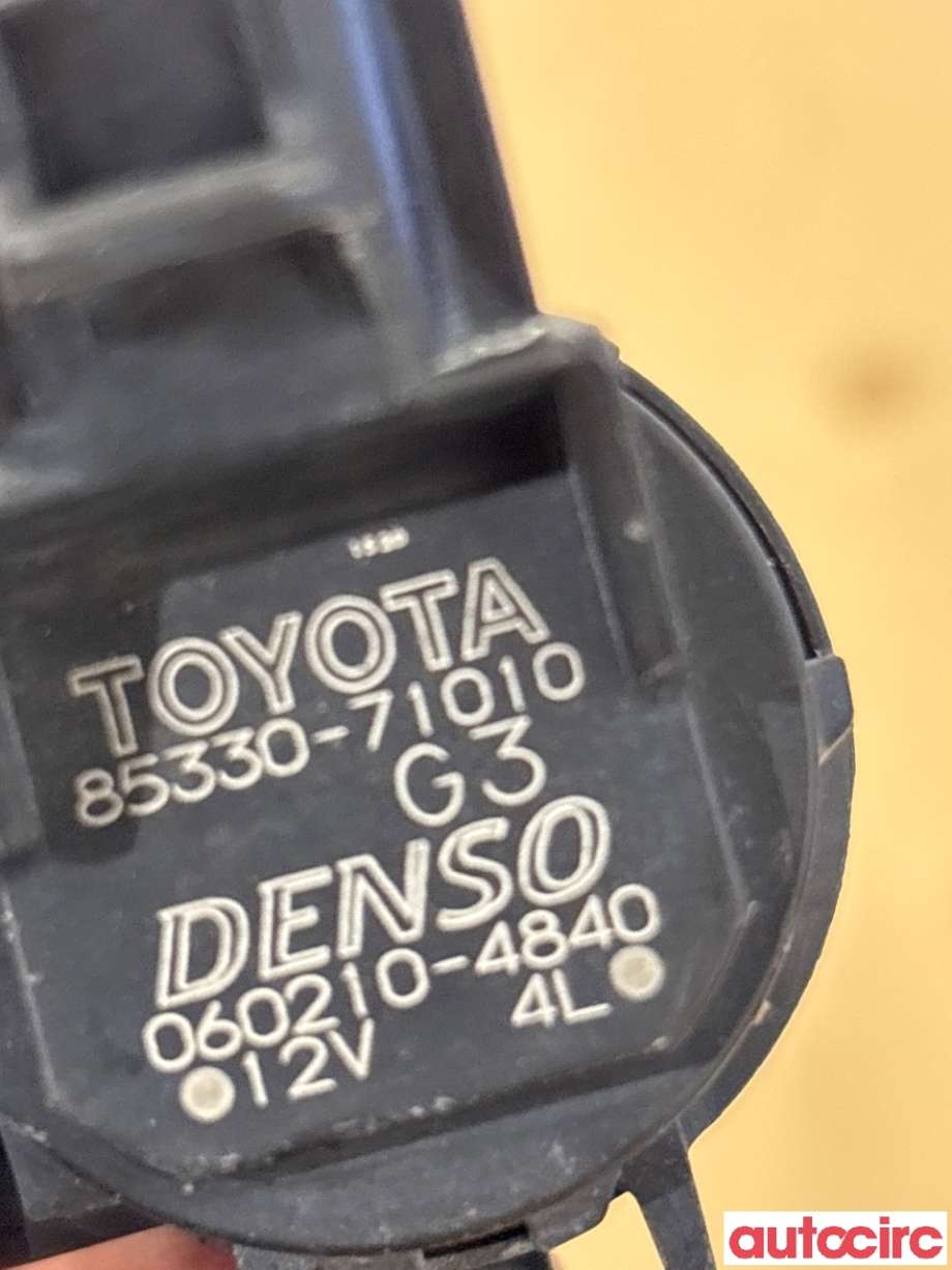 Spylerpumpe foran til Toyota Urban Cruiser 2009-2014 (TOYOTA|8533071010|060210-4840)