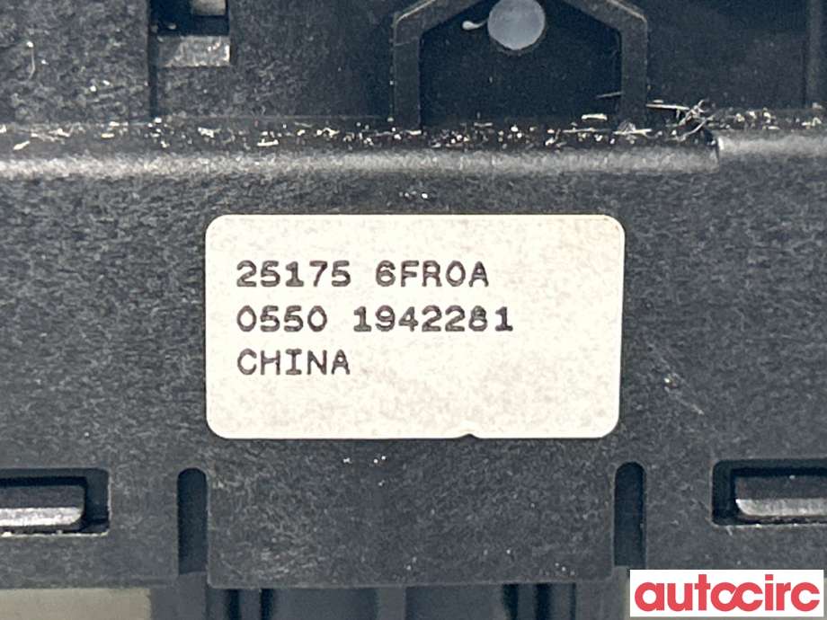 Bryter elektrisk håndbrekk/parkbrems til Nissan Qashqai 2014-2021 (Type II) (NISSAN|251756FR0A|)