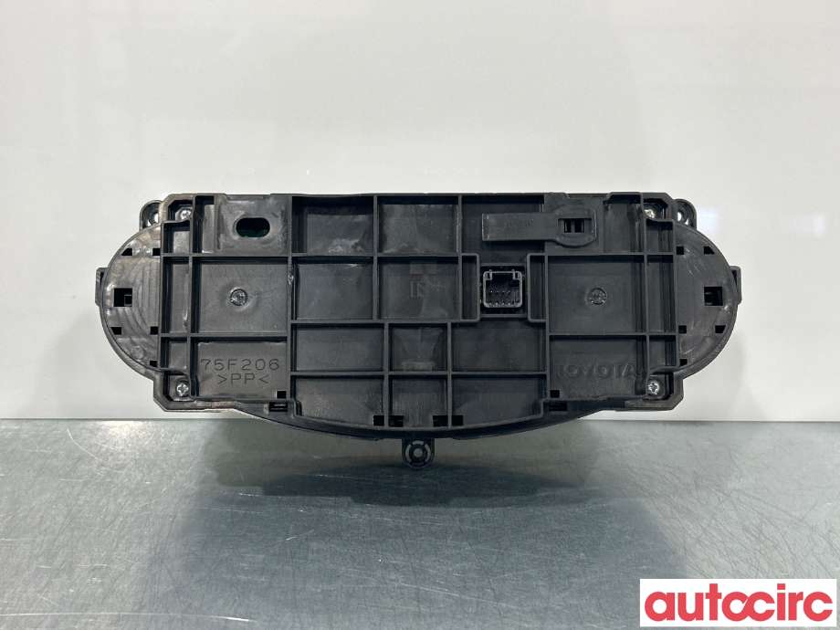 Varmeapparat betjening til Toyota Yaris 2014-2020 (Type III, Fase 2)  (TOYOTA|559000D800C3|)
