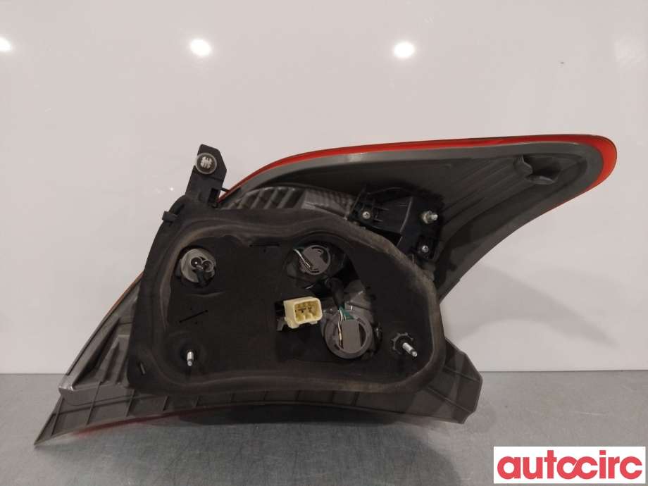 Baklykt høyre til Toyota Yaris 2012-2014 (Type III, Fase 1)  (TOYOTA|815510D370)