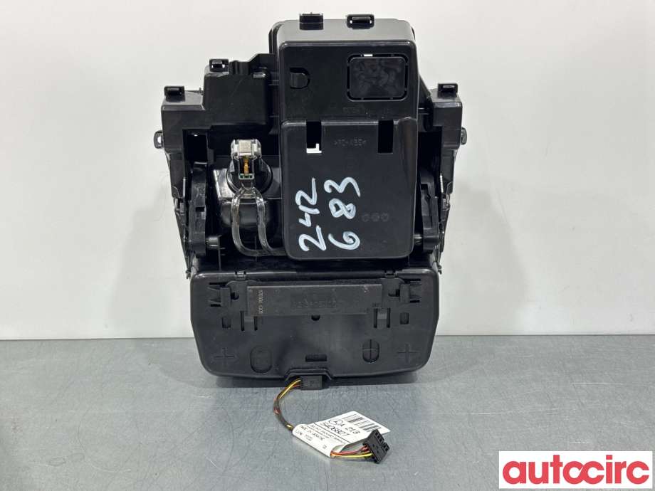 Dashbord koppholder til Mercedes E-Klasse 2016-2023 (W213) (W213) (MERCEDES|A2136802607|82754001|A2136806500)