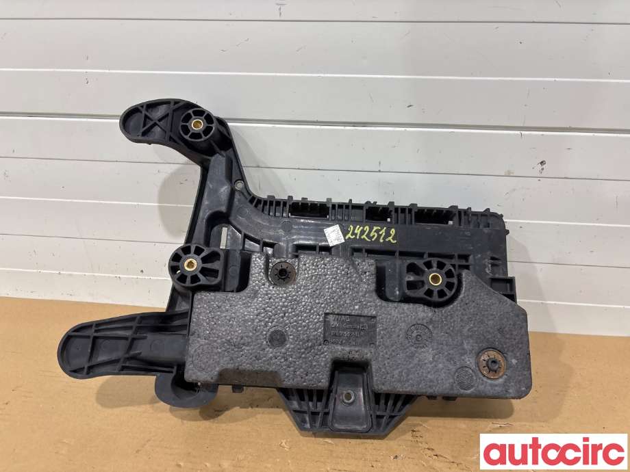 Batterikasse/feste til VW Tiguan, 2011-2016 (Type I, Fase 2)  (VOLKSWAGEN|1K0915333H)