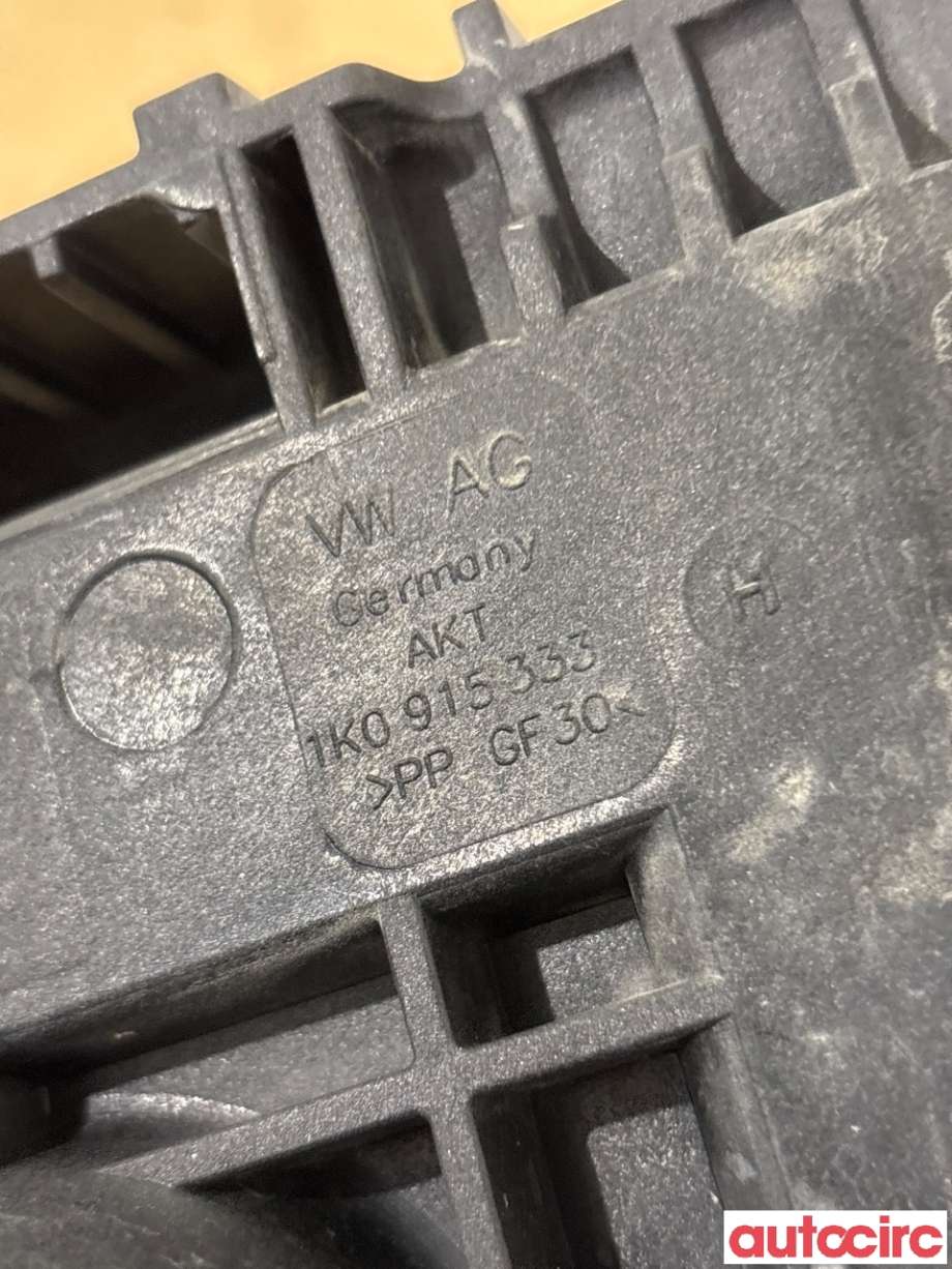Batterikasse/feste til VW Tiguan 2011-2016 (Type I, Fase 2)  (VOLKSWAGEN|1K0915333H)