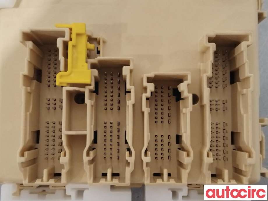 Sikringsboks til Toyota Auris 2013-2015 (Type II, Fase 1) (TOYOTA|8273012X80|8273012X80A)