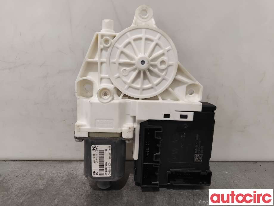 Ruteheis høyre foran til VW Tiguan 2011-2016 (Type I, Fase 2)  (VOLKSWAGEN|5N0959702G|0130822467|5N0959702J)