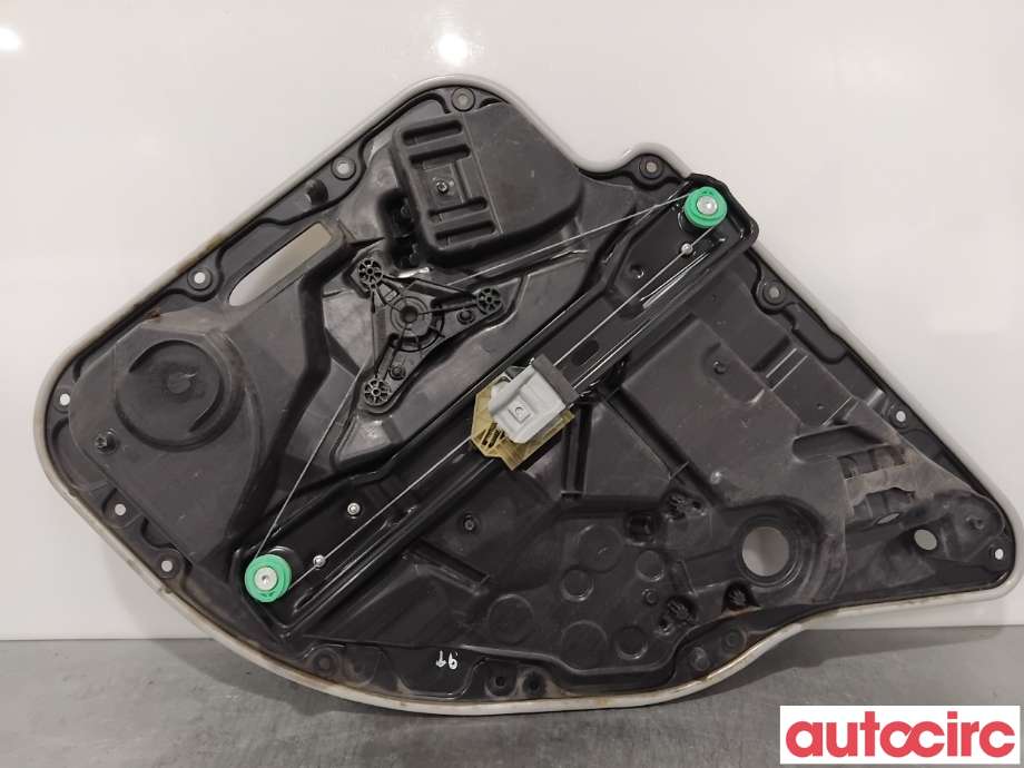 Ruteheis til Mercedes C-Klasse 2014-2018 (Fase 1) (W205) (W205) (MERCEDES|A2057307904|)
