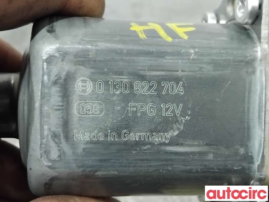 Ruteheis høyre foran til Audi A4 2015-2019 (Type V, Fase 1) (B9) (B9) (AUDI|8W0959802|0130822704)